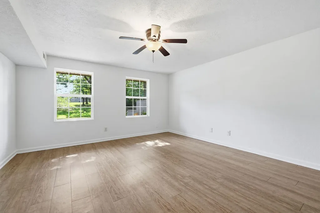 1326 Diuguid Drive Murray KY 42071