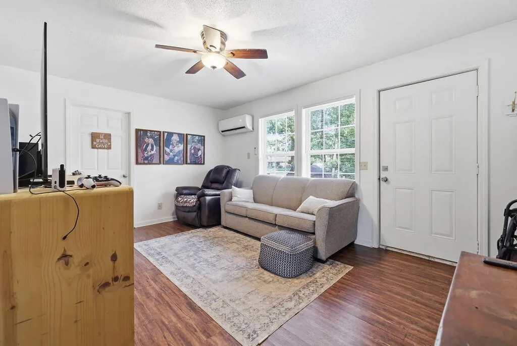 1326 Diuguid Drive Murray KY 42071