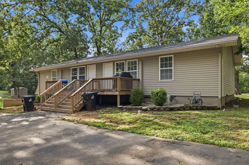 1326 Diuguid Drive Murray KY 42071