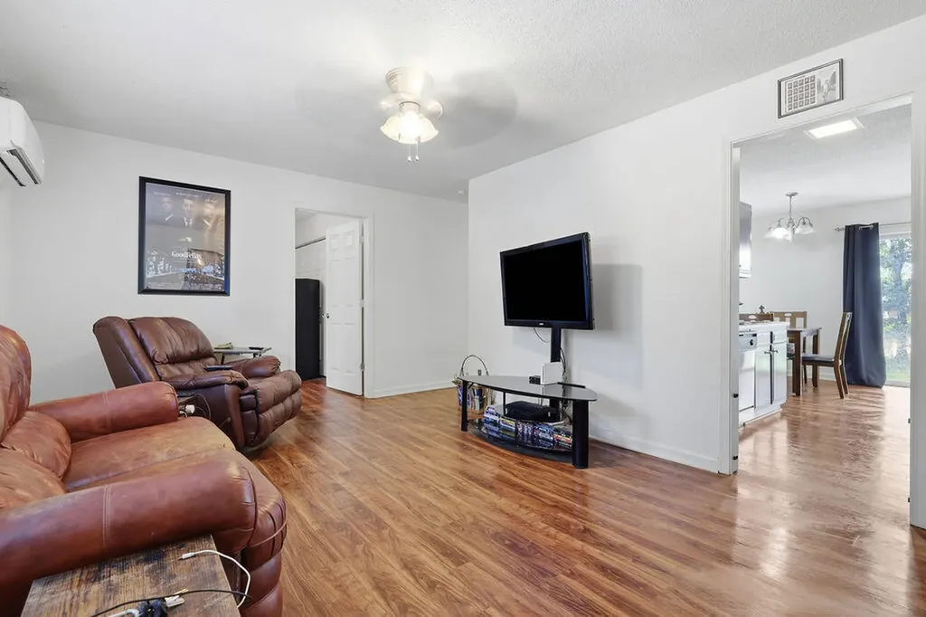 1326 Diuguid Drive Murray KY 42071