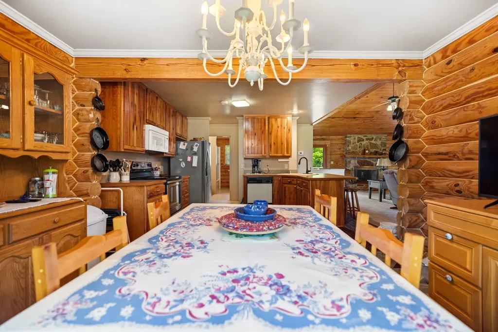 1845 Azbill Road Mckee KY 40447