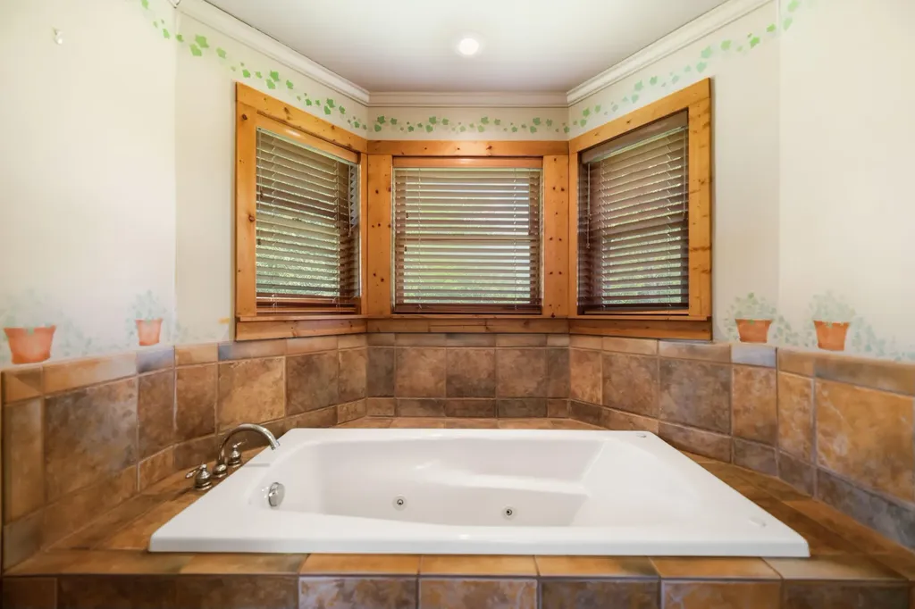 1845 Azbill Road Mckee KY 40447
