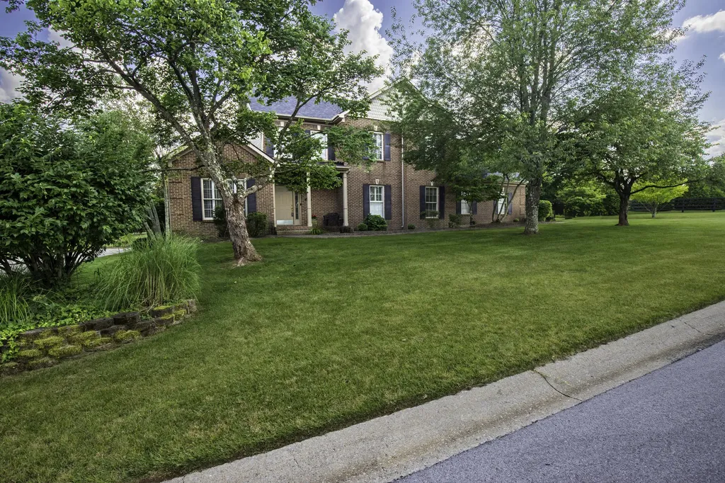 225 Helmsley Lane Versailles KY 40383