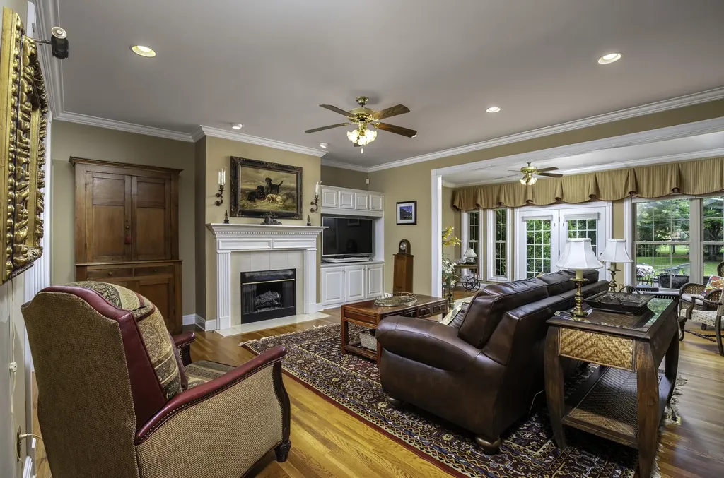 225 Helmsley Lane Versailles KY 40383