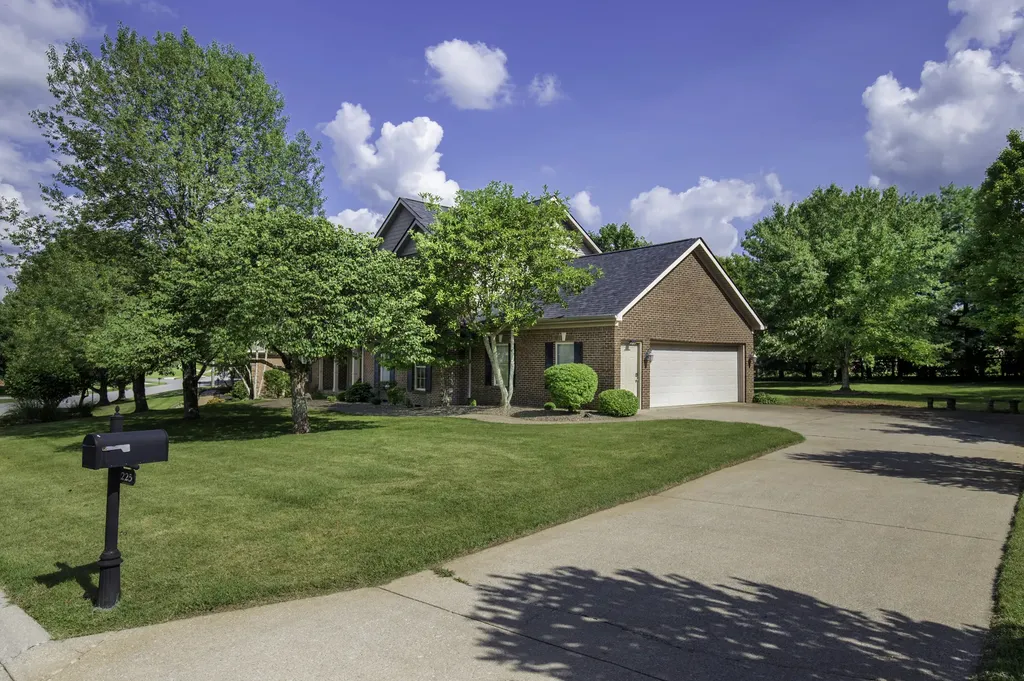 225 Helmsley Lane Versailles KY 40383