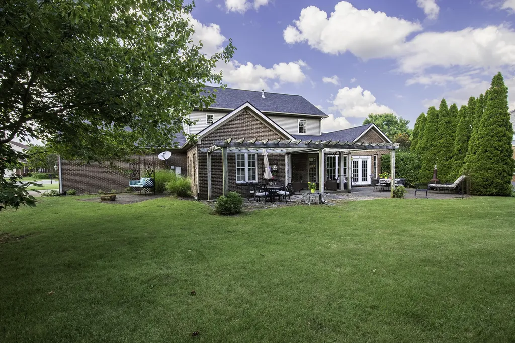 225 Helmsley Lane Versailles KY 40383