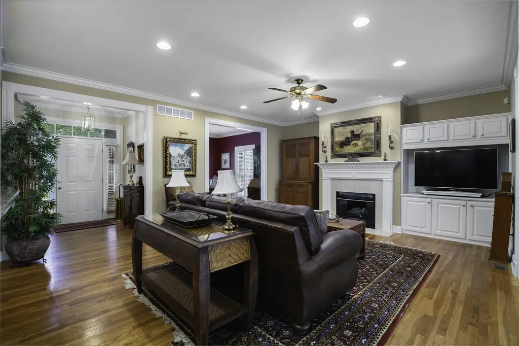 225 Helmsley Lane Versailles KY 40383