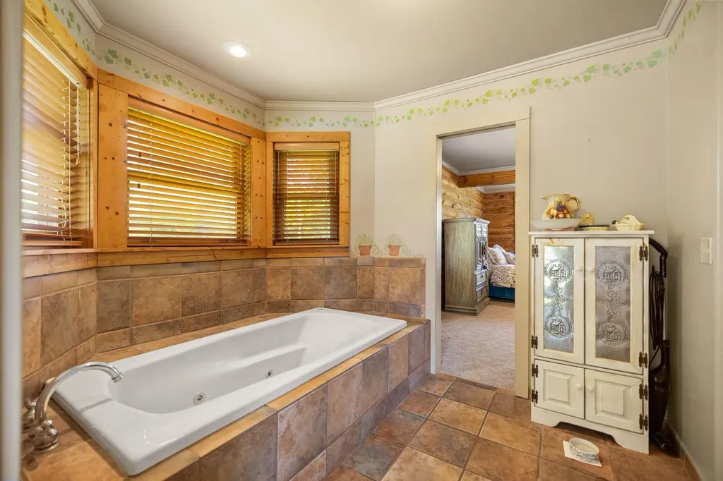 1845 Azbill Road Mckee KY 40447
