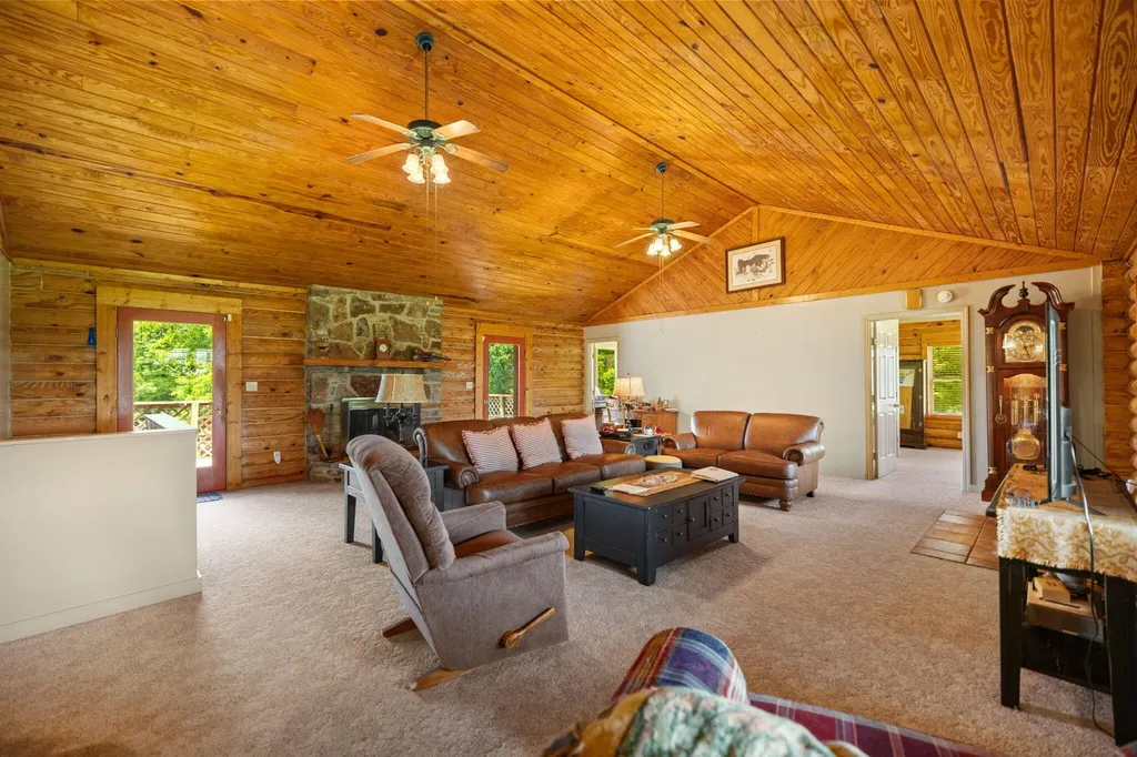 1845 Azbill Road Mckee KY 40447