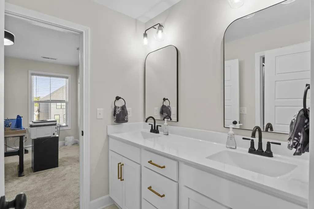 1077 Squirrel Nest Lane Lexington KY 40509