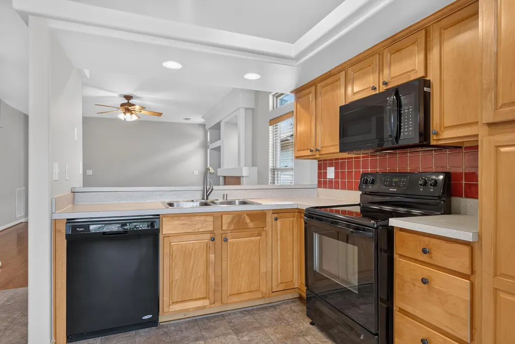 2593 Spring Valley Loop Lexington KY 40511