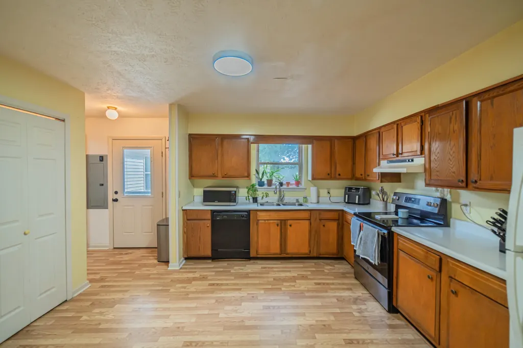 1001 Oak Grove Circle Benton KY 42025