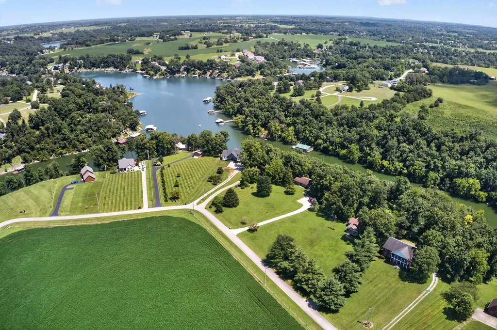 311 Lakeland Drive Harrodsburg KY 40330