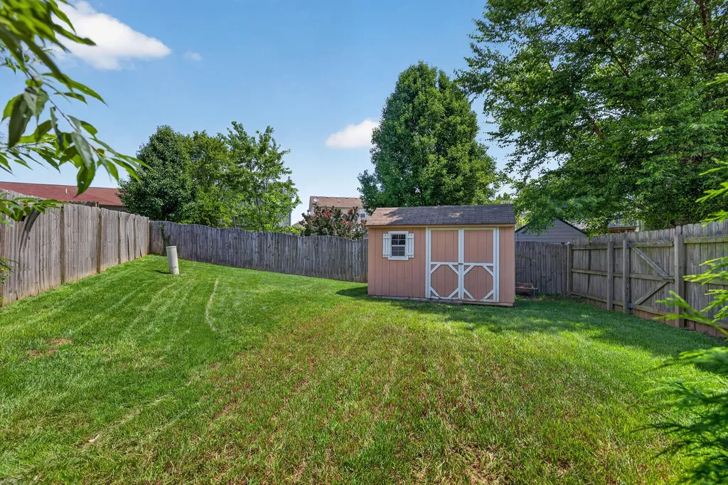 1329 Harrington Court Lexington KY 40511
