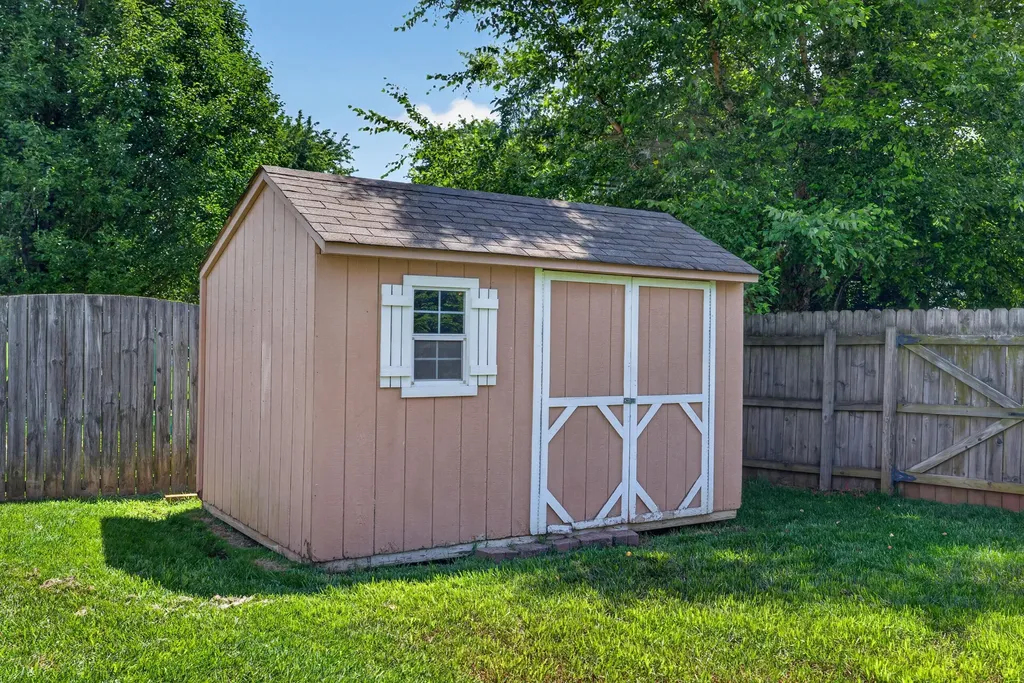 1329 Harrington Court Lexington KY 40511