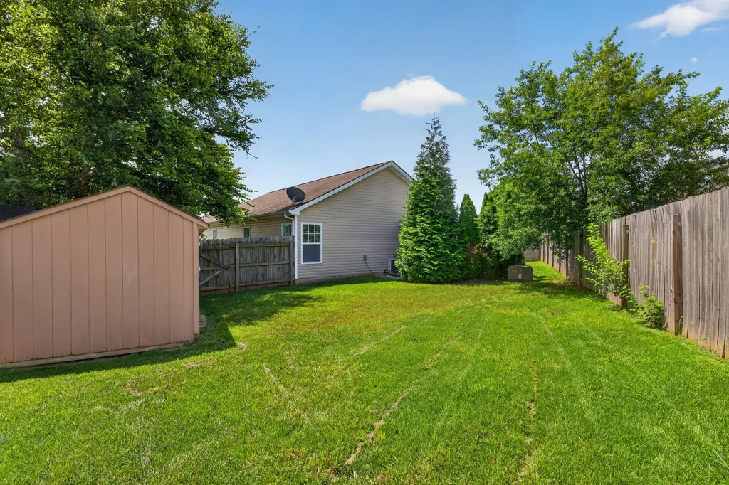 1329 Harrington Court Lexington KY 40511