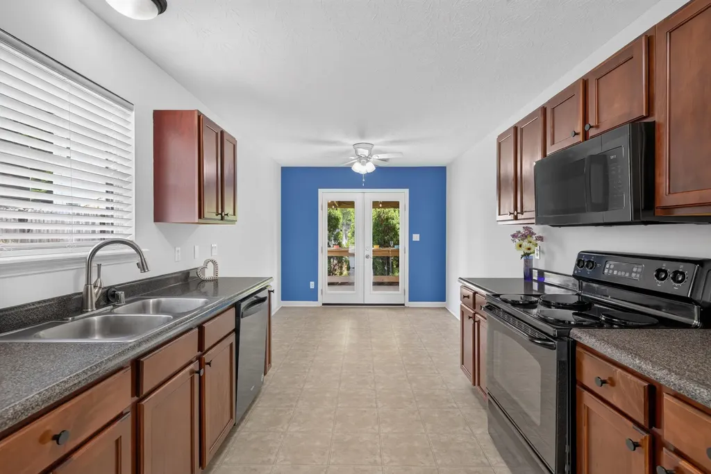 1329 Harrington Court Lexington KY 40511