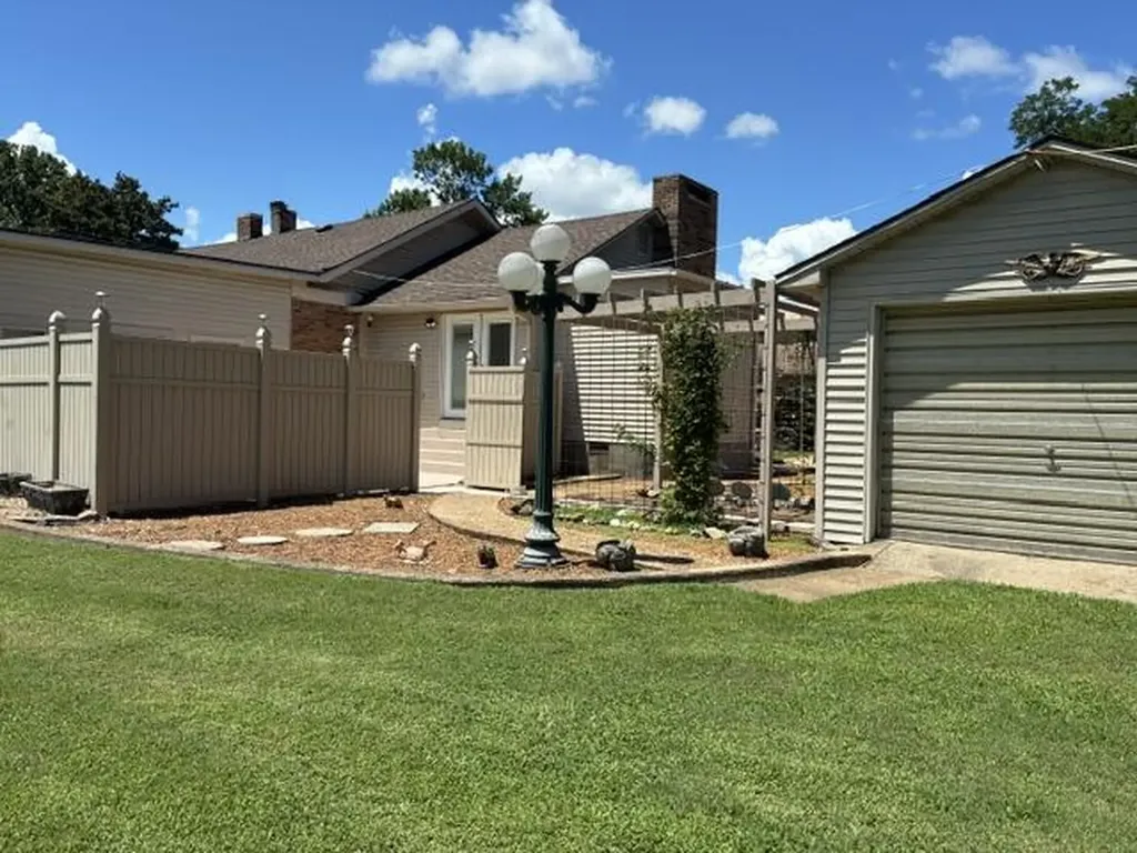 1306 S 10th Street Mayfield KY 42066