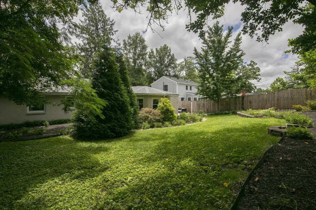 3475 Greentree Road Lexington KY 40517
