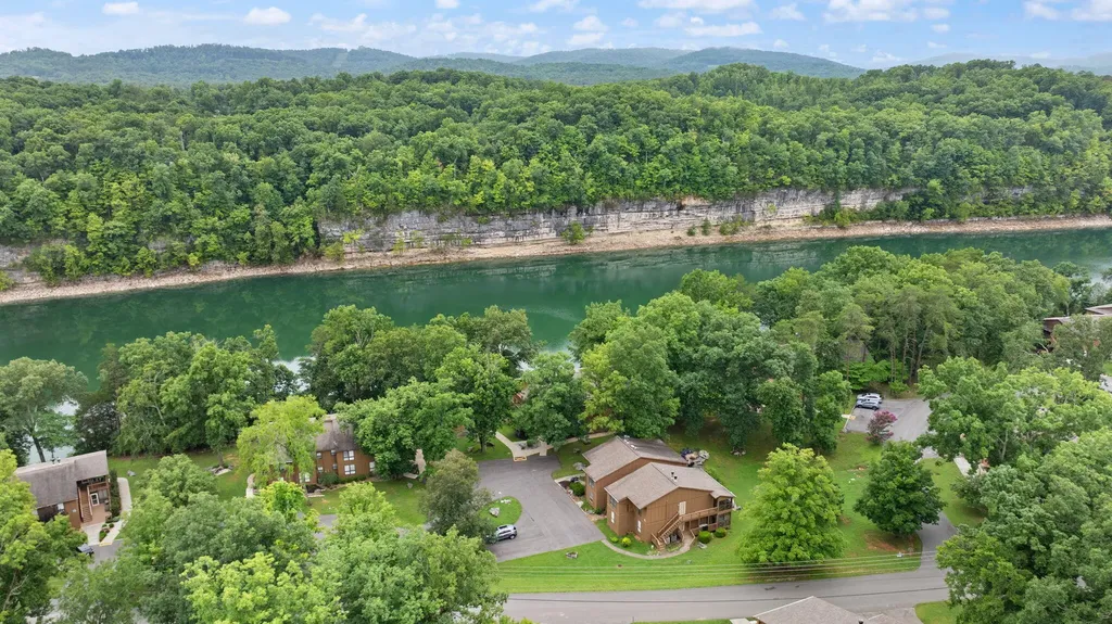 88-3 Woodson Bend Resort Bronston KY 42518