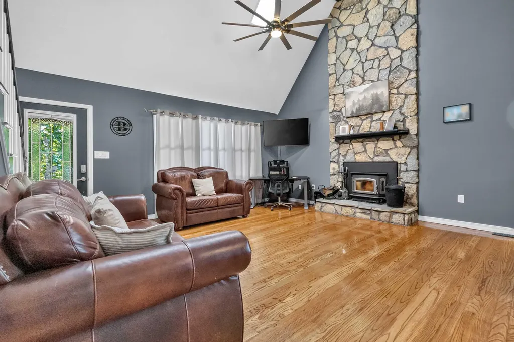 164 Hogue Hollow Junction City KY 40440