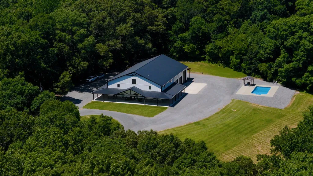 5279 E State Line Road Hazel KY 42049