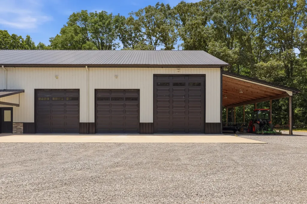5279 E State Line Road Hazel KY 42049