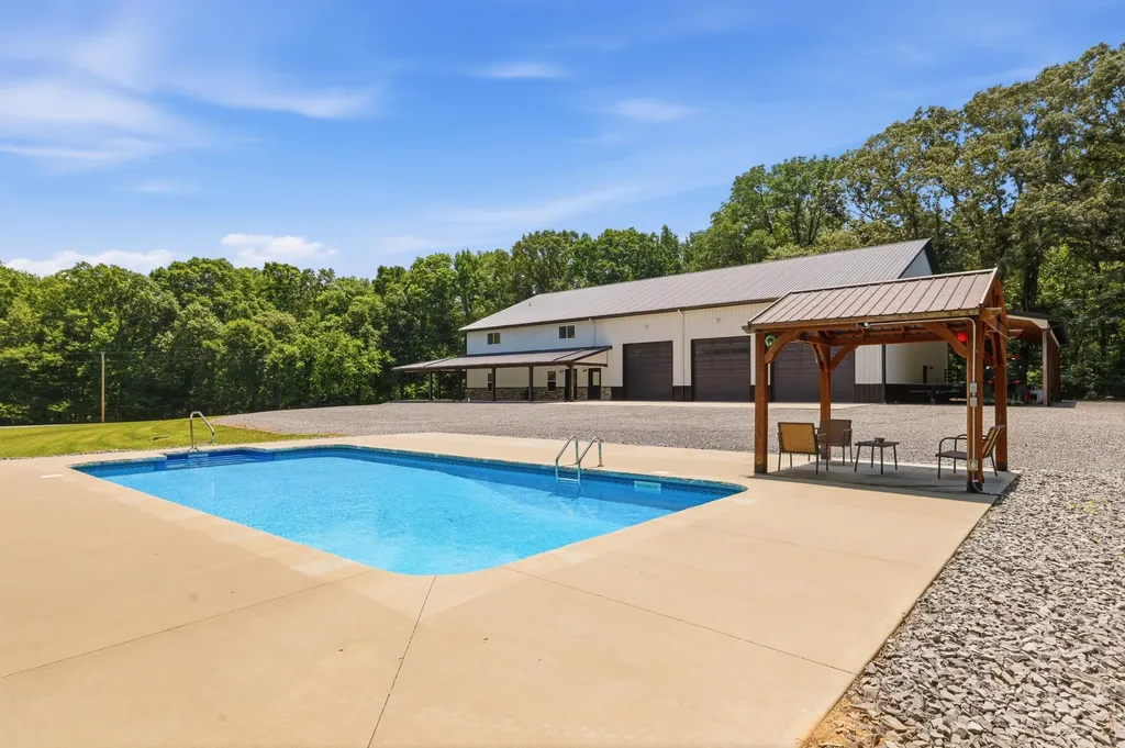 5279 E State Line Road Hazel KY 42049