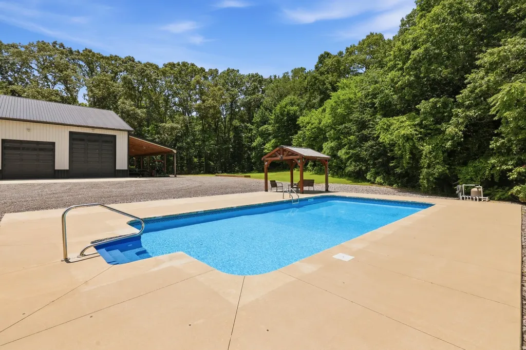 5279 E State Line Road Hazel KY 42049