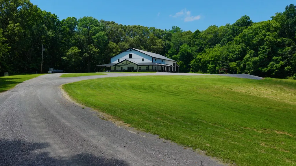 5279 E State Line Road Hazel KY 42049
