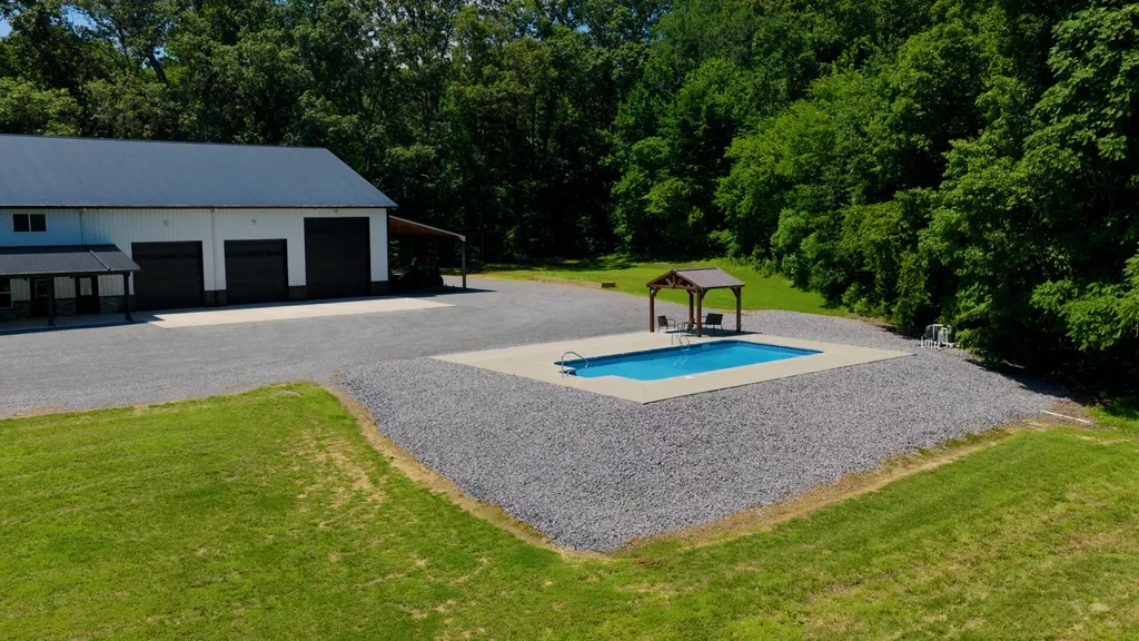 5279 E State Line Road Hazel KY 42049