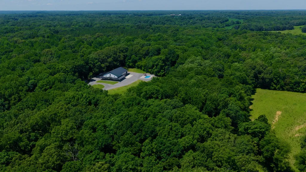 5279 E State Line Road Hazel KY 42049
