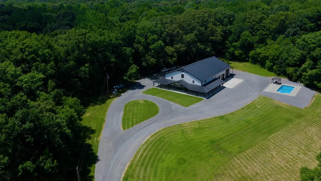 5279 E State Line Road Hazel KY 42049