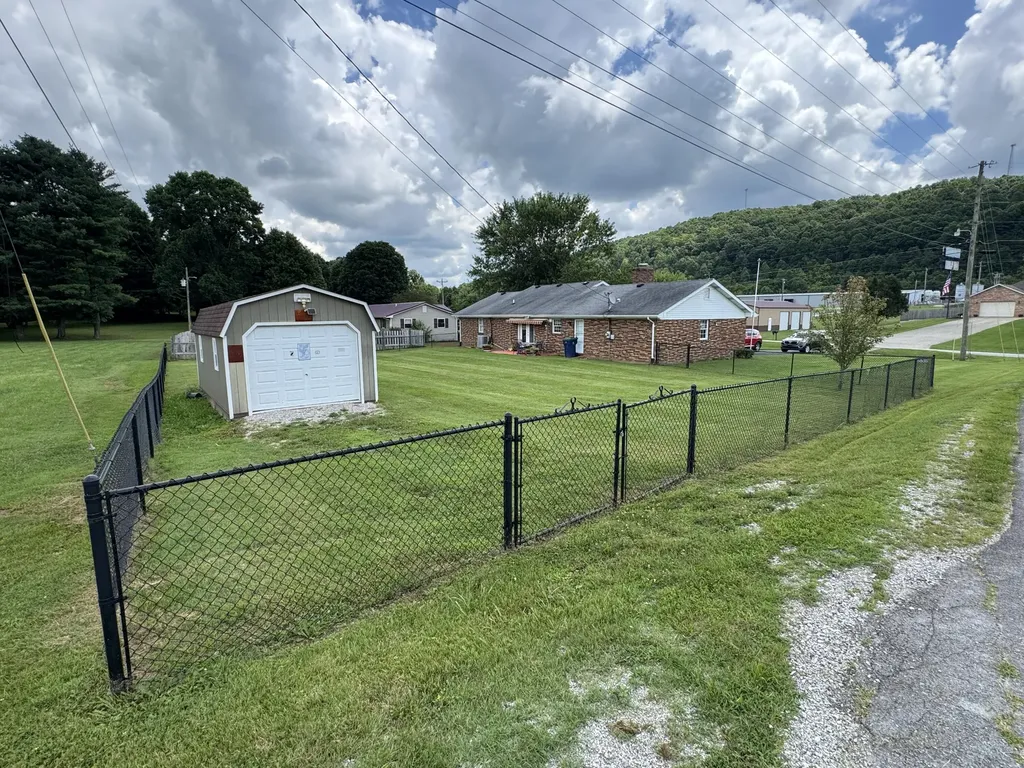 755 Barnesburg Road Somerset KY 42503