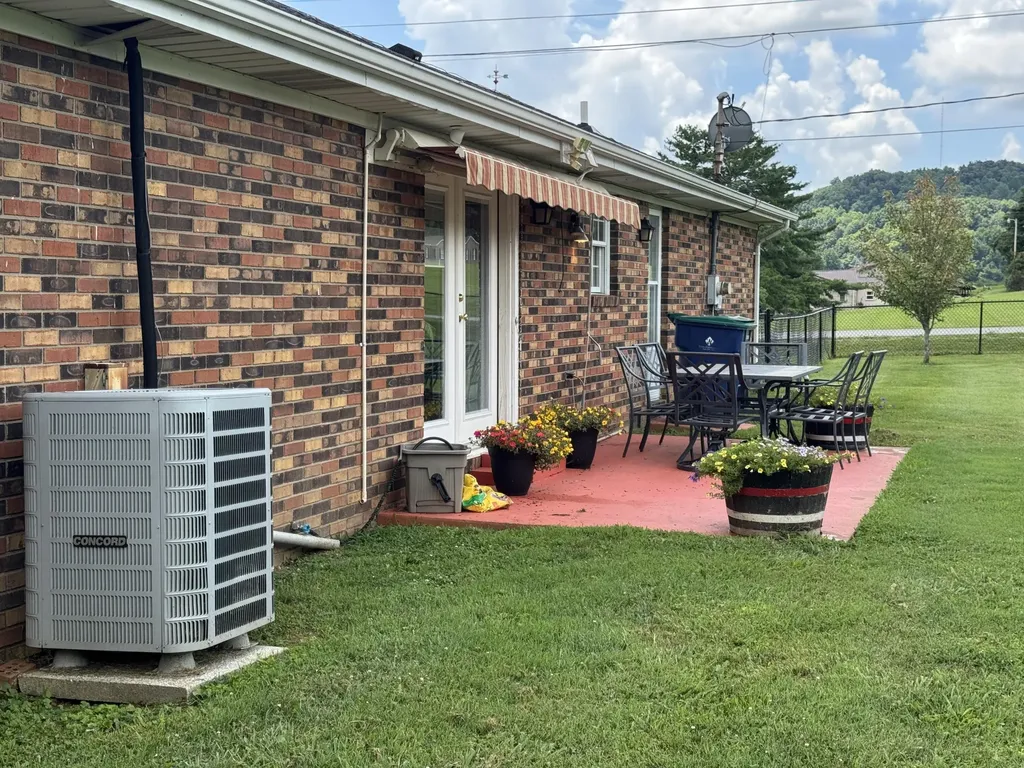 755 Barnesburg Road Somerset KY 42503