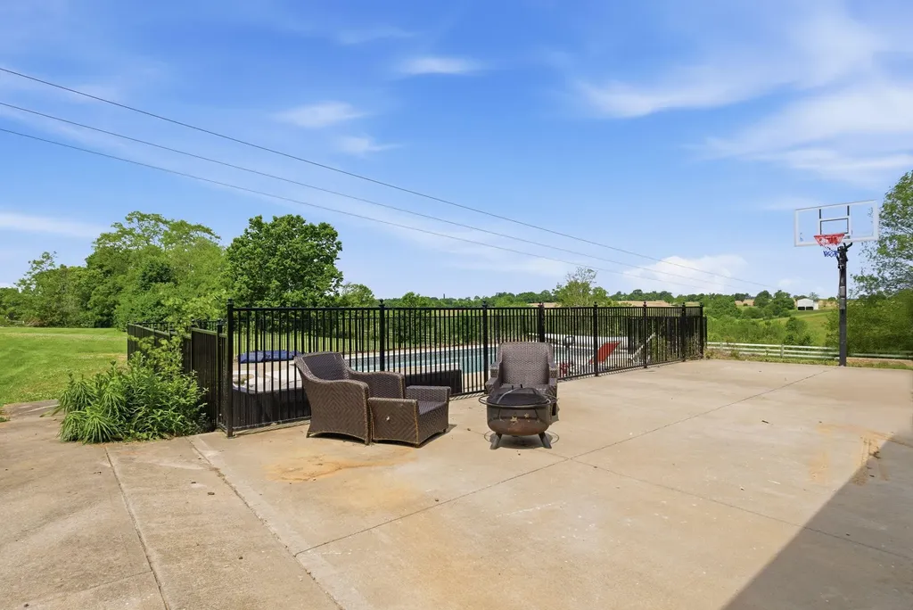 716 Smith Martin Lane Cynthiana KY 41031