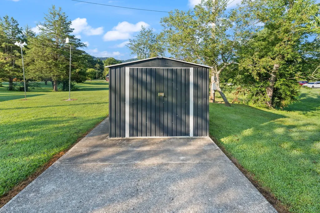 45 Oak Valley Road Irvine KY 40336