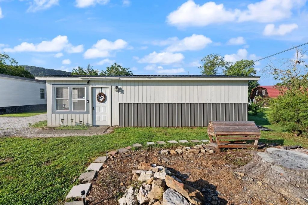 45 Oak Valley Road Irvine KY 40336