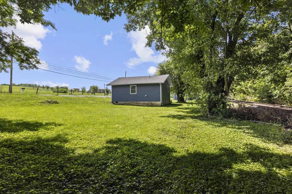 2251 Old Millersburg Road Paris KY 40361
