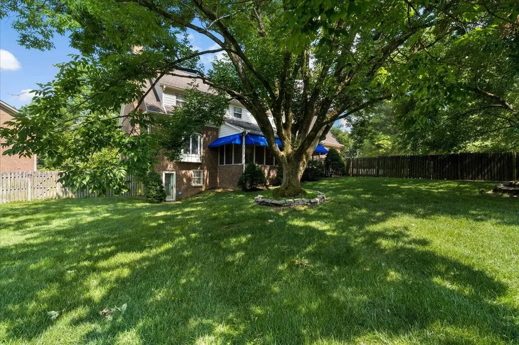 709 Turf Court Lexington KY 40502