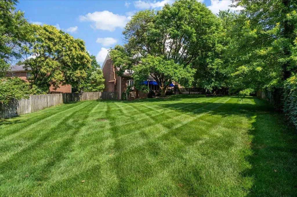 709 Turf Court Lexington KY 40502