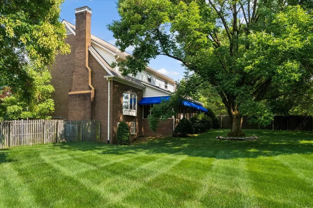 709 Turf Court Lexington KY 40502