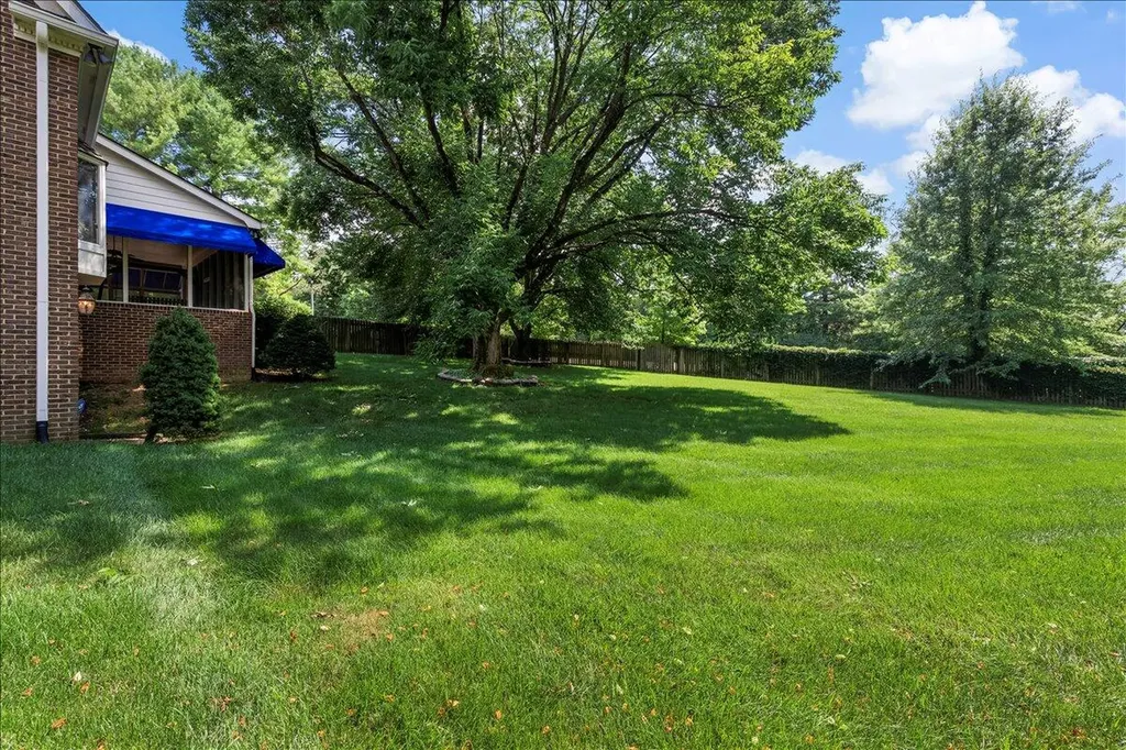 709 Turf Court Lexington KY 40502