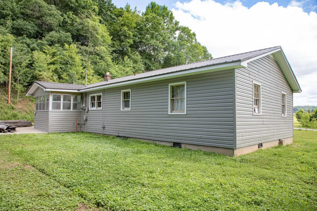 90 Trevor Lane Burkesville KY 42717