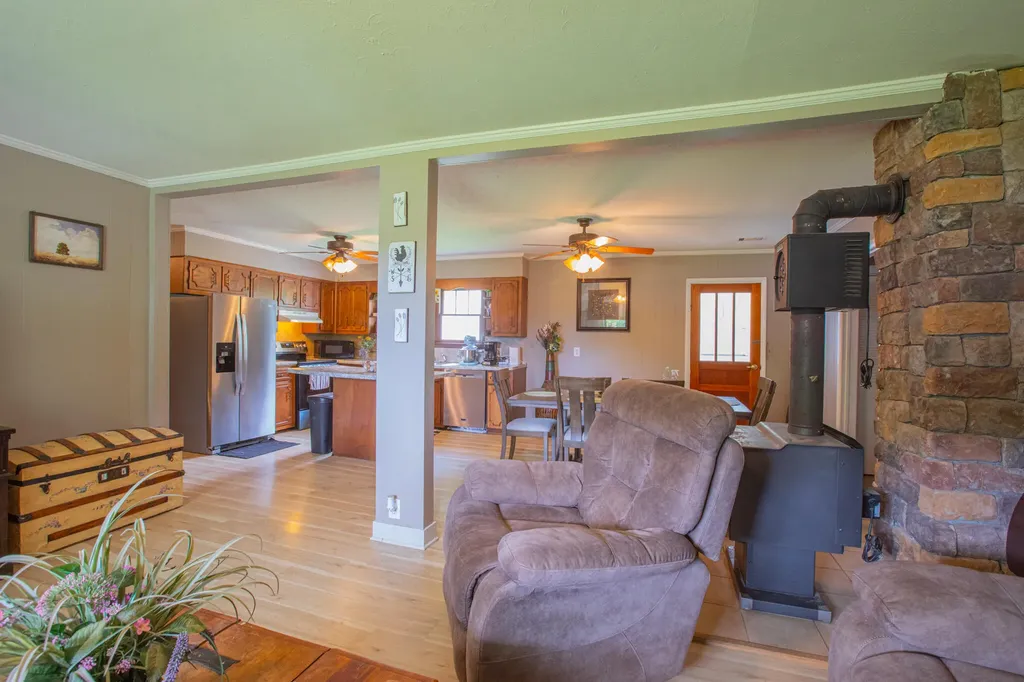 90 Trevor Lane Burkesville KY 42717