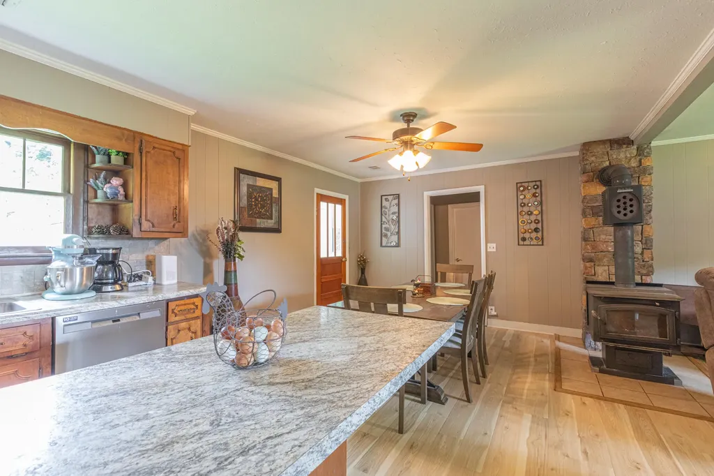 90 Trevor Lane Burkesville KY 42717