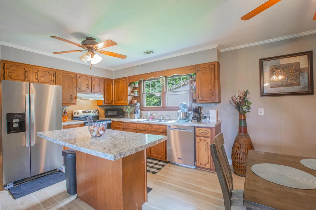 90 Trevor Lane Burkesville KY 42717