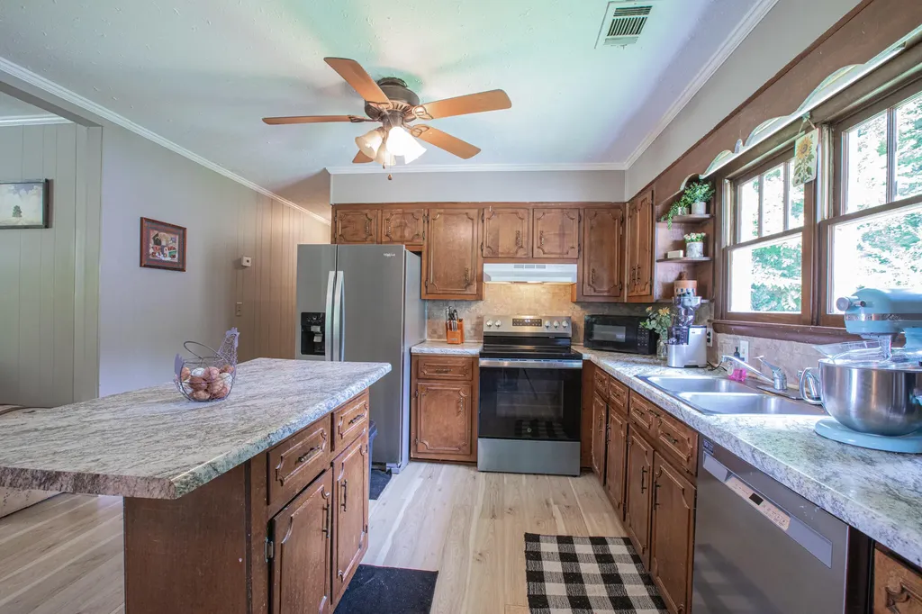 90 Trevor Lane Burkesville KY 42717