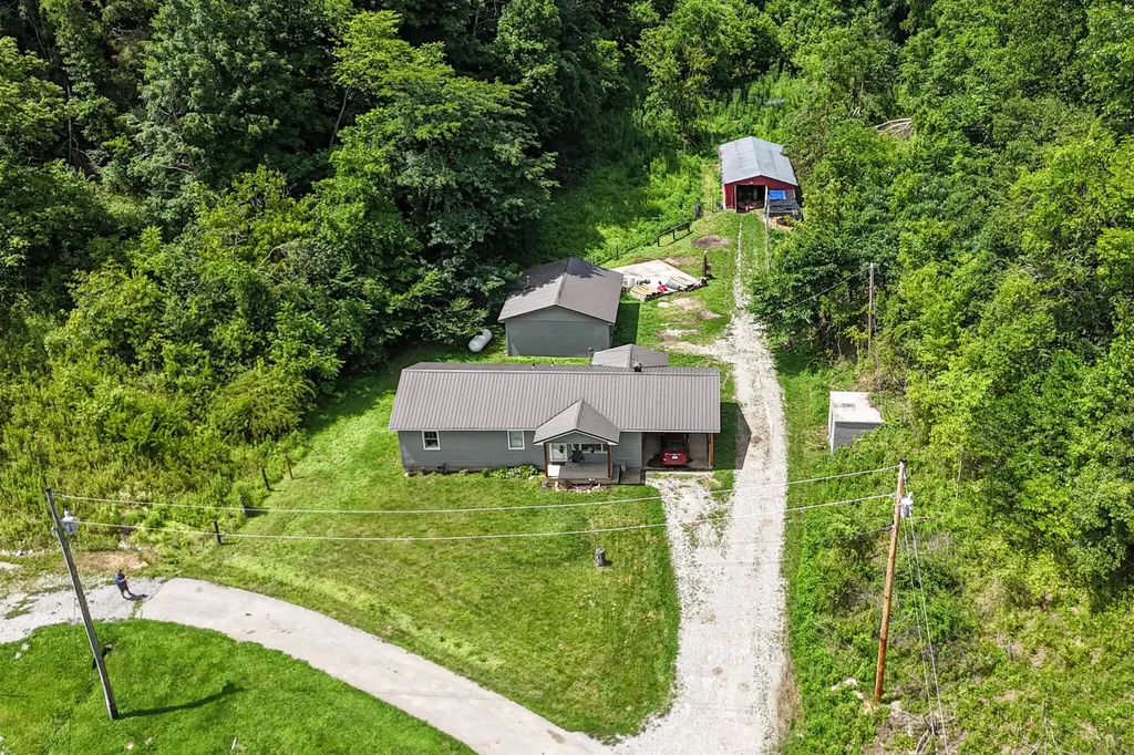 90 Trevor Lane Burkesville KY 42717