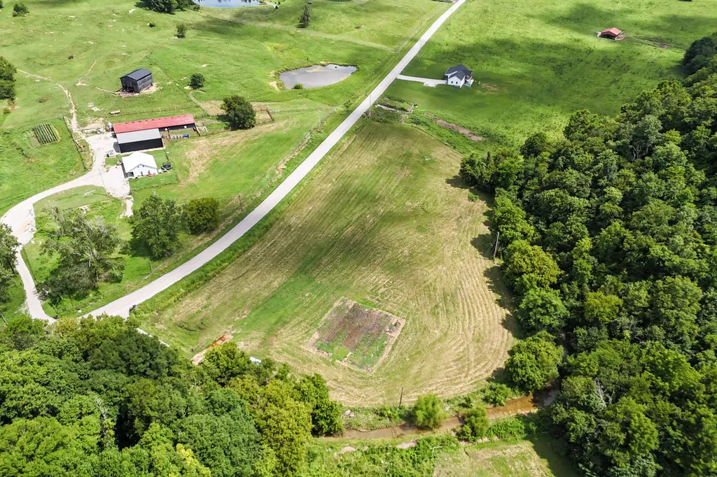 90 Trevor Lane Burkesville KY 42717